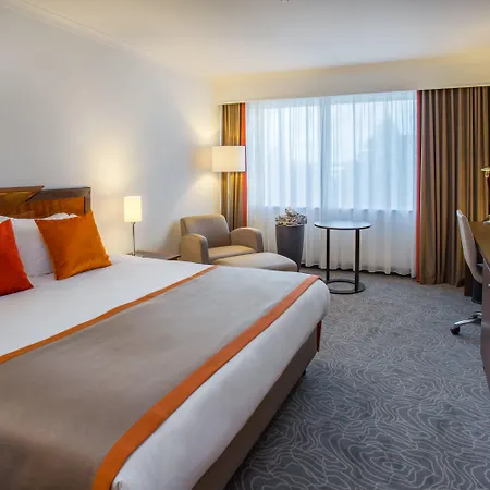 Crowne Plaza Amsterdam Airport 4*