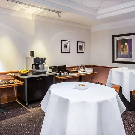 Crowne Plaza Amsterdam Airport Hotel 4*